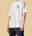 New Era Stuttermabolur - Los Angeles Dodgers - Hvítur