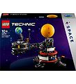 LEGO Technic - Planet Earth and Moon in Orbit 42179 - 526 Parts