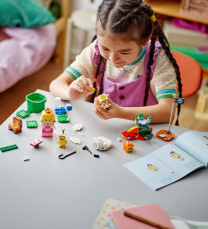 LEGO® Super Mario - Adventures with Interactive LEGO® Peach 7144