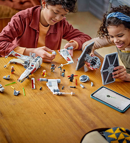 LEGO® Star Wars - Combi model: TIE Fighter & X-Wing Mash-up 7539