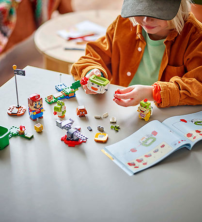 LEGO® Super Mario - Adventures with Interactive LEGO® Mario 7143