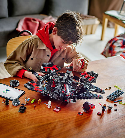 LEGO® Star Wars - Dunkler Millennium Falke 75389 - 1579 Teile