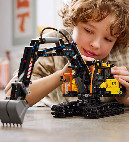LEGO® Technic - Volvo FMX lastbil & EC230 elgrävmaskin - 42175