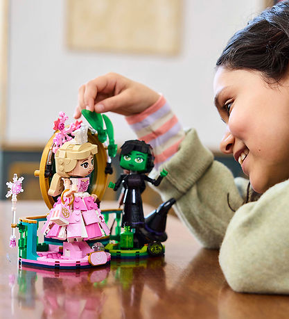LEGO® Wicked - Elphaba & Glinda Figures 75682 - 558 Partar