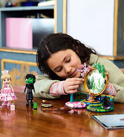 LEGO® Wicked - Elphaba & Glinda Figures 75682 - 558 Partar