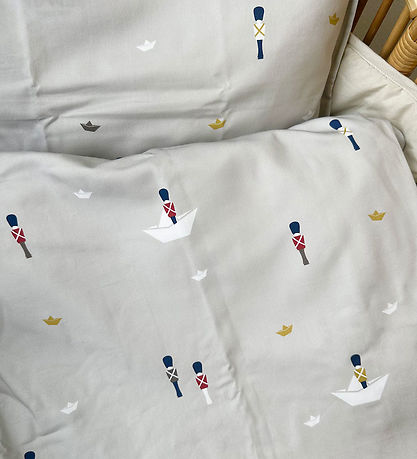 Vanilla Copenhagen Bedding - Baby - Tin Stick Man - Cozy Grey