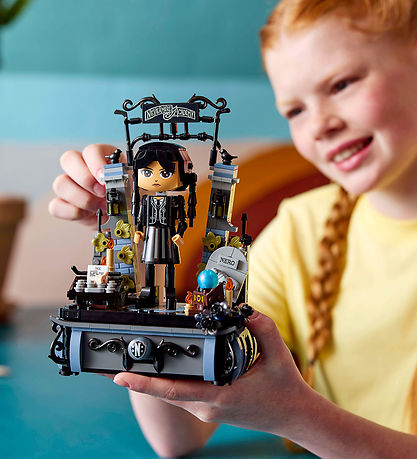 LEGO® Wednesday - Wednesday Addams-Figure - 76780 - 702 Parts