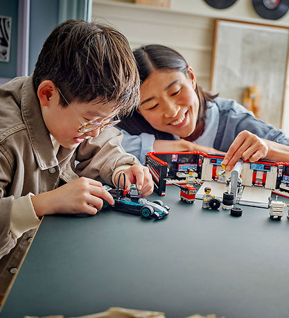 LEGO® City - F1® Garage & Mercedes-AMG & Alpine... 60444 - 67