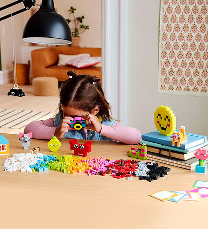 LEGO® Classic+ - Creative Happy Box 11042 - 680 Parts