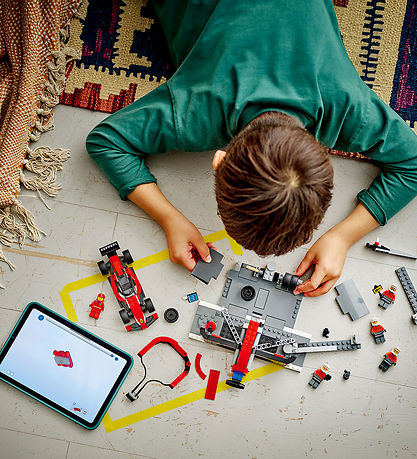 LEGO® City - F1® Pit Stop & Pit Crew with Ferrari Car 60443 - 32