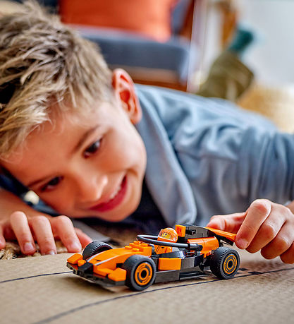 LEGO® City - F1® Driver with McLaren Race Car 60442 - 86 Parts