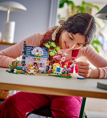 LEGO® Friends - Beekeepers' House and Flower Garden 42669 - 1161