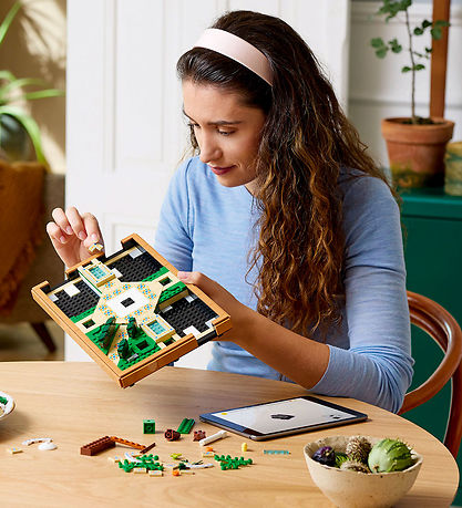 LEGO® Icons - Fontänträdgård 10359 - 1302 Delar