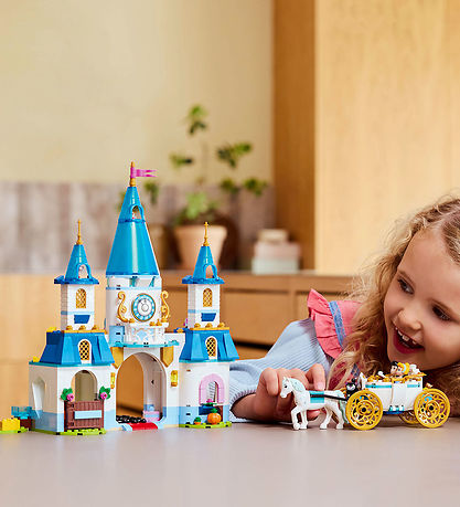 LEGO® Disney Princess - Cinderella's Castle & Horse Carriage 432