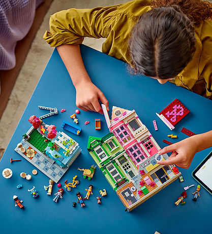LEGO® Friends - HLC asunnot ja liiketilat 42670 - 2040 Osaa