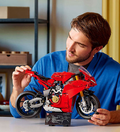 LEGO® Technic - Ducati Panigale V4 S Motorcycle 42202 - 1603 Set