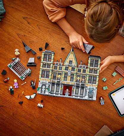 LEGO® Harry Potter - Malfoy Manor 76453 - 1601 Set