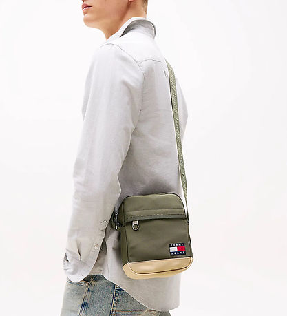 Tommy Hilfiger Hliðartaska - Ace Daily - Pewter/Green