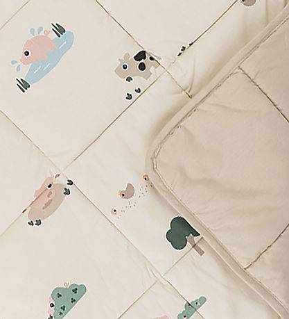Done by Deer Leikteppi - Tiny Farm - 80x100 cm - Sandur