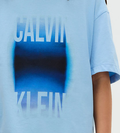 Calvin Klein T-Shirt – Farbverlaufsgrafik – Blue Bell