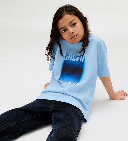 Calvin Klein T-Shirt – Farbverlaufsgrafik – Blue Bell