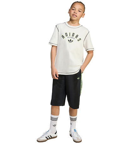 adidas Originals Stuttermabolur - Clowhi