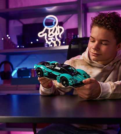 LEGO® Technic - Aston Martin Valkyrie 42208 - 707 Parts