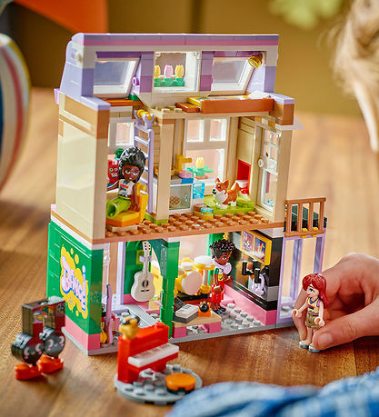 LEGO® Friends - Musiikkikauppa ja asunto 42653 - 483 Osaa