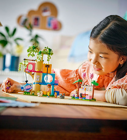 LEGO® Friends - Kattfödelsedagsfest och Trä... 42666 - 321 Delar