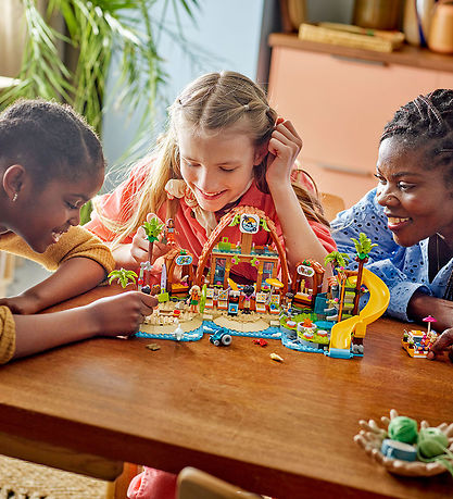LEGO® Friends - Strandresort 42673 - 1140 Onderdelen