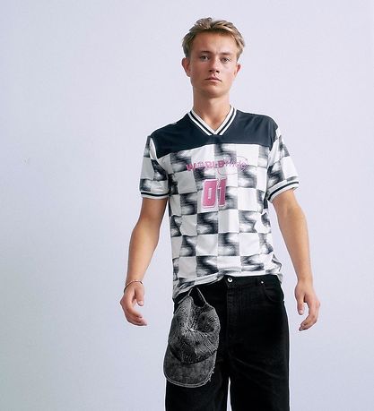 Grunt T-shirt - GrRome - Navy/White w. Pink