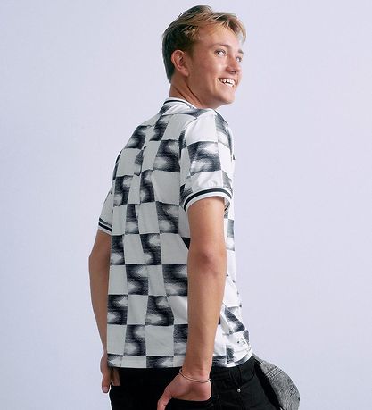 Grunt T-shirt - GrRome - Navy/White w. Pink