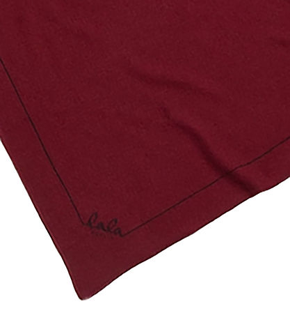 Lala Berlin Scarf - 162x85 - Triangle Solid M - Cashmere Table