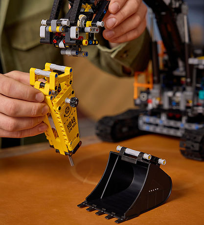 LEGO® Technic - Volvo EC500 rafgröfu 42215 - 2359 De