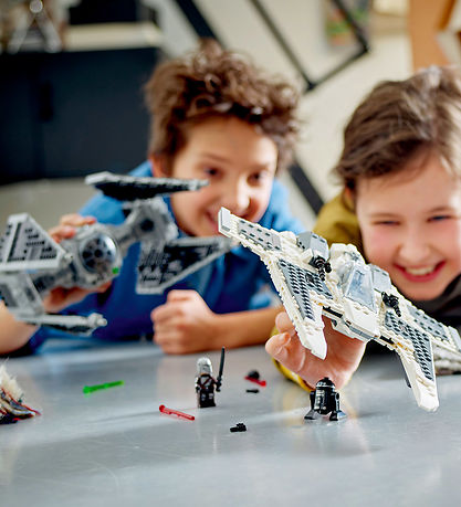 LEGO Star Wars - Mandalorian Fang Fighter... 75348 - 957 Parts