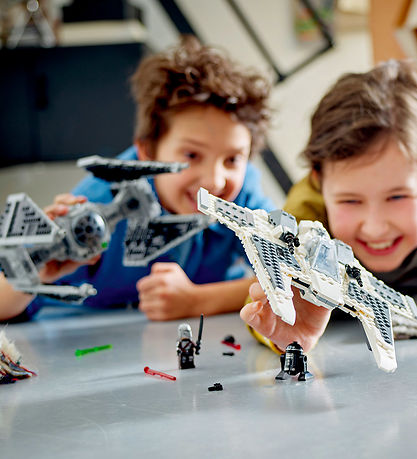 LEGO® Star Wars - Mandalorian Fang Fighter... 75348 - 957 Parts