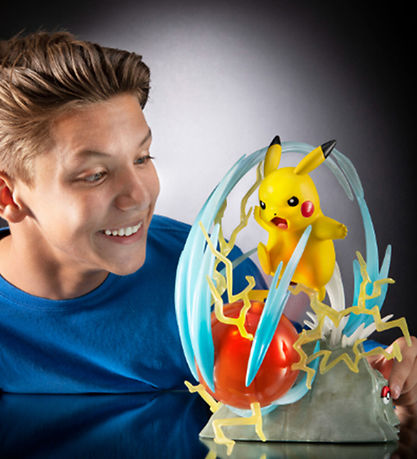 Pokémon Figure - Pikachu - Select Deluxe Collectors Statue