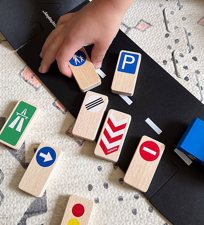 Waytoplay Wooden Toy - Traffic lights & Traffic signs