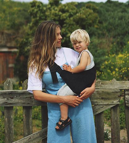 Wildride Baby Carrier - The Toddler Swing - Black Rib
