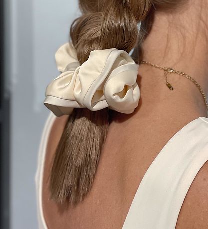 By Str Scrunchie - Anemone - Off White