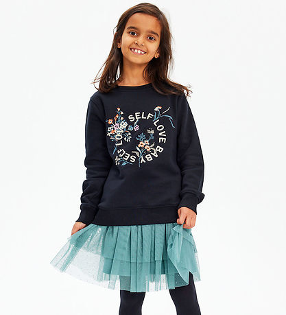 The New Sweatshirt - TnIrene - Black Beauty w. Flowers