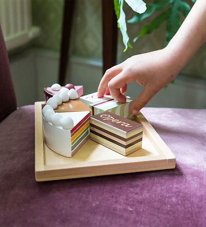 MaMaMeMo Play Food - Layer cake pieces on a plate - Wood