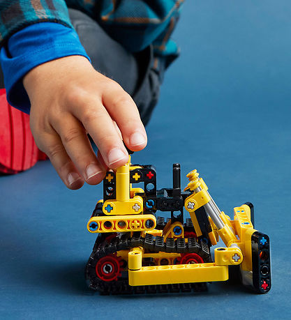 LEGO® Technic - Heavy-Duty Bulldozer42163 - 195 Partar