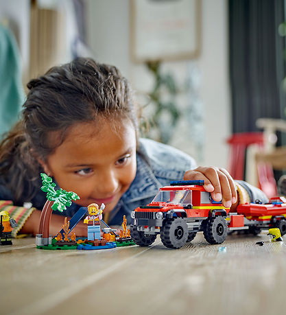 LEGO® City - 4x4 Fire Truck with Rescue Boat 60412 - 30