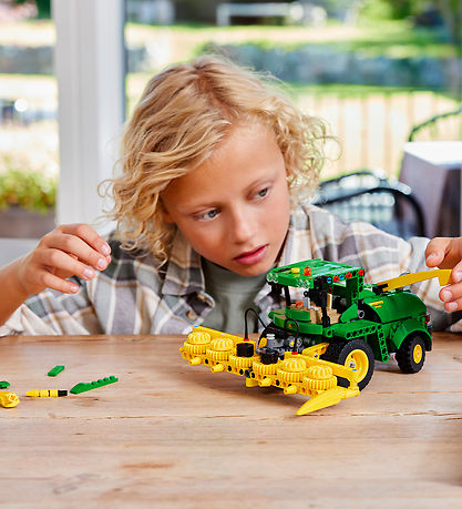 LEGO® Technic - John Deere 9700 Forage Harvester 42168 - 559 Set