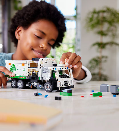 LEGO® Technic - Mack® LR Electric Garbage Truck 42167 - 503 Part