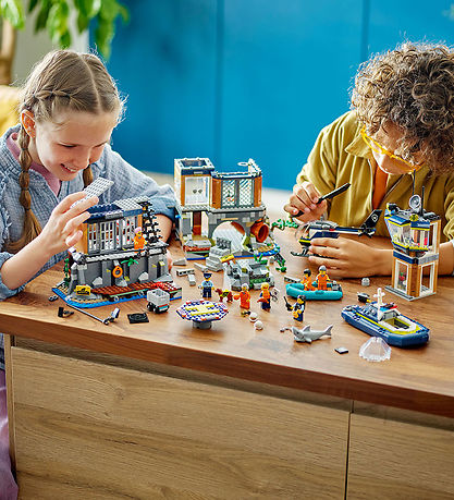 LEGO® City - Polizeistation auf der Gefängnisinsel 60419 - 980 T