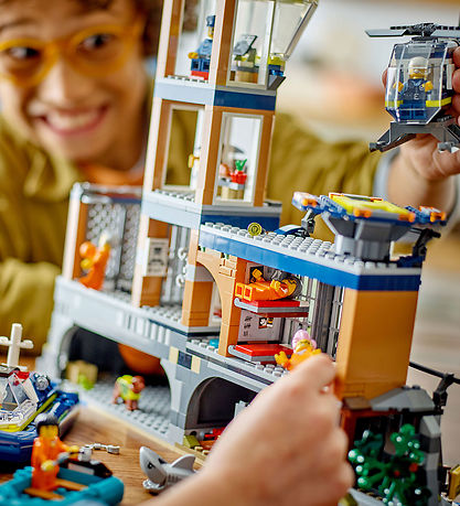 LEGO® City - Polizeistation auf der Gefängnisinsel 60419 - 980 T