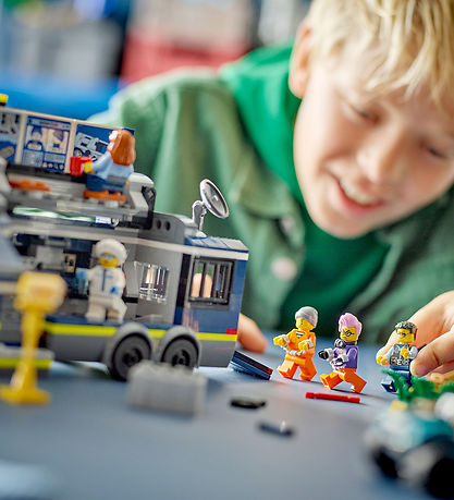 LEGO® City - Police Mobile Crime Lab Truck 60418 - 674 D