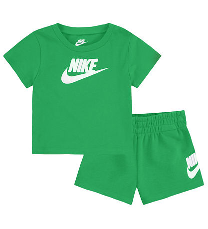 Nike Ensemble de Shorts - T-Shirt/Shorts - tape Green